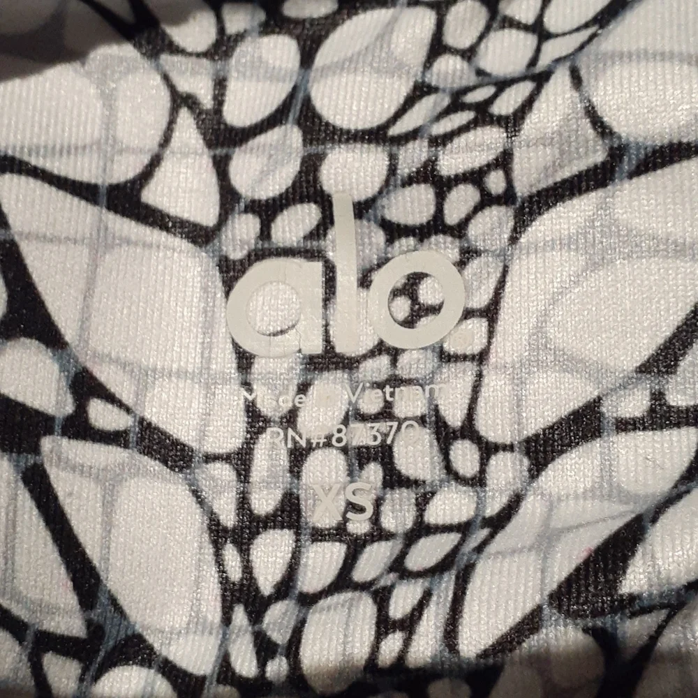 Alo Yoga Iguana Black Gray White Leggings Size XS
